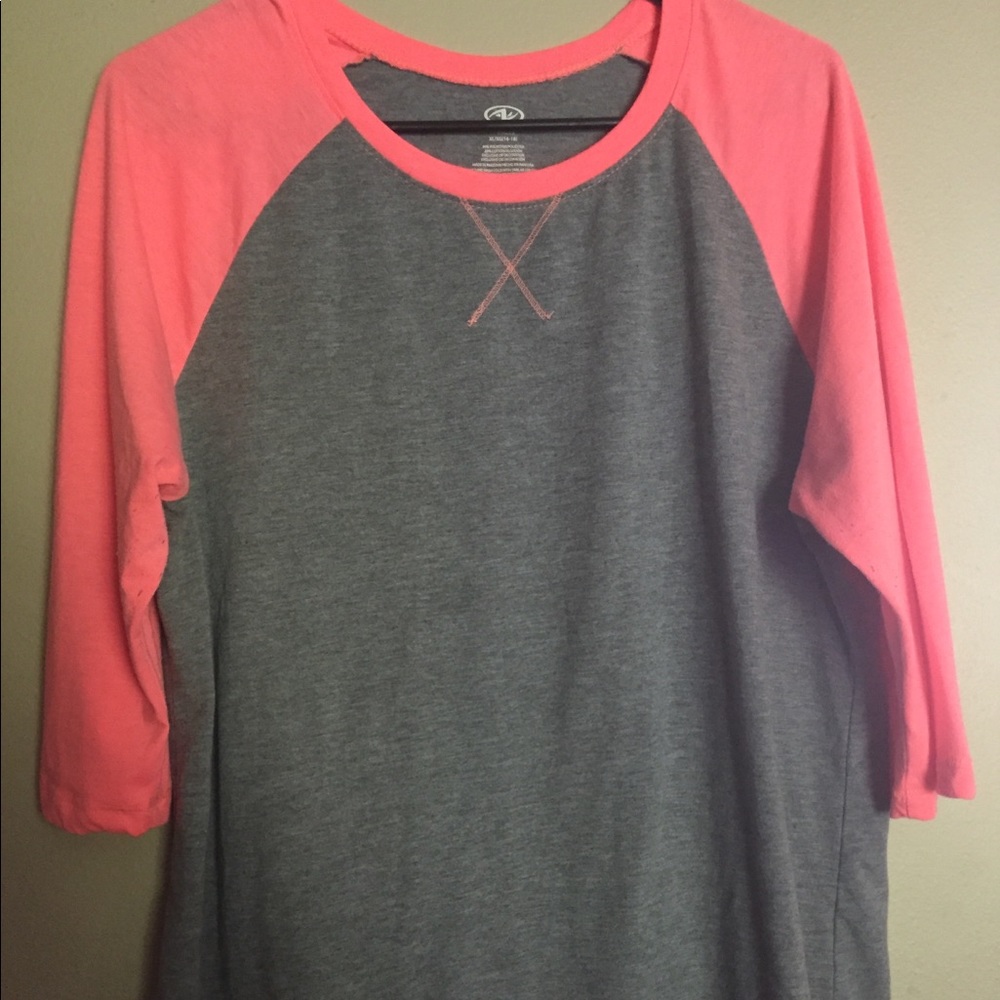 Athletic tee